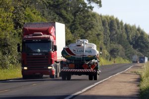 Transporte rodoviário de cargas cai 45,2%; Jornal do Comércio