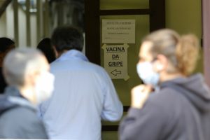 Porto Alegre amplia vacinação da gripe para outros públicos prioritários em farmácias