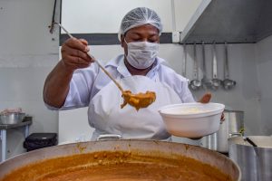 Prato Alegre da Lomba do Pinheiro oferece 100 almoços gratuitos diariamente