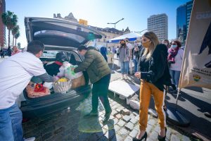 Porto Alegre: Quarta é dia de drive thru da Campanha do Agasalho no Largo Glênio Peres