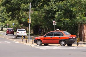 Covid-19: Vereadores aprovam suspensão de taxas para táxis e escolares em Porto Alegre