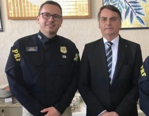 Cai chefe da Polícia Rodoviária Federal que declarou pesar à morte de agente com covid-19 e irritou Bolsonaro; O Estado de São Paulo