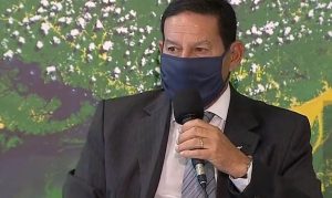 Mourão entra em isolamento após contato com servidor com coronavírus