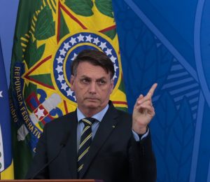 Reunião tratou de temas reservados, diz Bolsonaro. Presidente defende exibição de apenas parte de vídeo