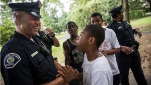 Camden, a violenta cidade dos EUA que reformou sua polícia e reduziu a criminalidade; BBC Brasil