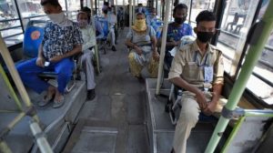 Coronavírus na Índia: com lockdown 'insustentável', Índia reabre em meio a disparada de casos e temores de 'bomba-relógio'; BBC Brasil