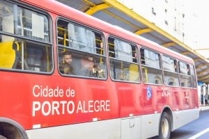 Porto Alegre: Prefeitura mantém ajustes diários na operação e linhas de ônibus ganham mais viagens