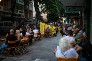 ‘O pessoal está demitindo o que sobrou’: comerciantes que voltaram a fechar criticam Marchezan; Sul 21