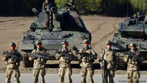 Alemanha quer facilitar expulsão de militares extremistas; Deutsche Welle