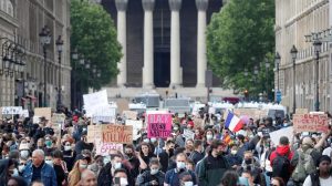 Mais de 23 mil pessoas desafiam proibição e protestam contra violência policial e racismo na França; RFI