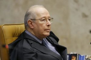 Celso de Mello rejeita apreender celular de Bolsonaro, mas alerta presidente sobre cumprimento de decisões judiciais; O Estado de São Paulo