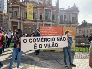 Protestos em Porto Alegre pedem reabertura do comércio e de academias; Jornal do Comércio