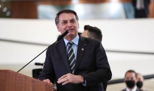 Bolsonaro sanciona PL que transfere saldos de assistência social