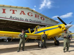 RS: Aviões e pilotos agrícolas em alerta na fronteira para combater gafanhotos; Jornal do Comércio