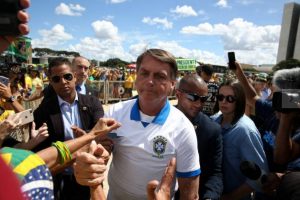 Além de Bolsonaro, Covid já infectou ao menos outros 46 na cúpula política; veja os nomes; Folha de São Paulo