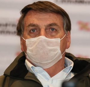 Bolsonaro testa positivo para coronavírus, já usa cloroquina e espera contraprova