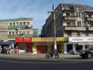 Porto Alegre: Prefeitura interdita oito lojas da Azenha por descumprimento de regras do comércio