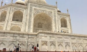 Índia desiste de reabertura do Taj Mahal citando riscos de covid-19