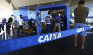 Caixa paga auxílio emergencial a beneficiários do Bolsa Família