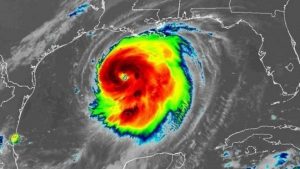 Furacão Laura: tempestade chega aos EUA com ameaça de 'ressacas catastróficas, ventos extremos e inundações'; BBC