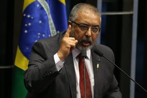 Racismo no Brasil é tão cruel que nos negamos a falar dele, diz senador Paulo Paim; Folha de São Paulo