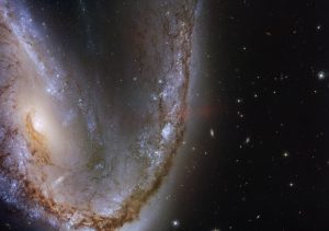 Imagem do telescópio espacial Hubble da NASA / ESA apresenta a espetacular galáxia NGC 2442