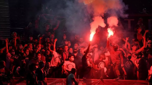 Autoridades pedem que torcedores do PSG que viraram a noite na rua após final da Champions façam teste de Covid-19; RFI