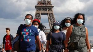 Sob o calor de 40°C, franceses são obrigados a se render ao uso de máscara; RFI