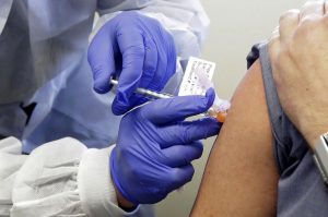 Suíça encomenda 4,5 milhões de doses de potencial vacina contra a Covid-19; Rádio Suiça Internacional