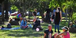 Tempo bom leva centenas a parques e Orla de Porto Alegre, muitos sem máscara; Correio do Povo