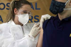 Começam os testes da vacina chinesa contra a Covid-19 em Porto Alegre; Jornal do Comércio