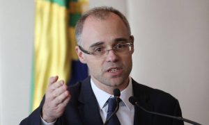 A deputados e senadores, ministro da Justiça diz que enviará relatório sobre servidores antifascistas; O Globo