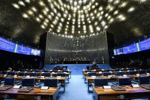 Senado aprova PL que suspende dívidas de clubes de futebol durante pandemia; O Estado de São Paulo