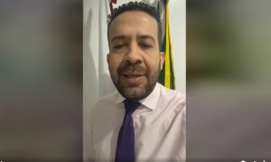 Deputado defende auxílio de R$ 600 e live vira a mais comentada no mundo ocidental no Facebook; O Estado de São Paulo