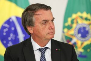 Bolsonaro diz à bancada evangélica que deve vetar parte de perdão a igrejas para não cometer crime; O Estado de São Paulo