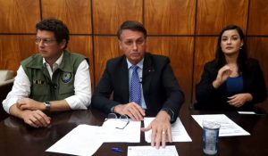 Crítica à atuação na pandemia faz Bolsonaro trocar de médico para cirurgia na bexiga