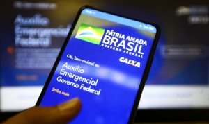 Parcela de R$ 600 do Auxílio Brasil começa a ser paga nesta terça-feira. Mais de 20 milhões de famílias receberão o benefício