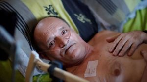 Facebook bloqueia conta de francês que transmitiria sua morte após ter eutanásia negada; RFI