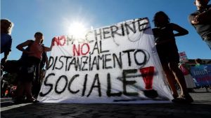 Milhares de pessoas protestam em Roma e Zagreb contra máscaras e vacinas; RFI
