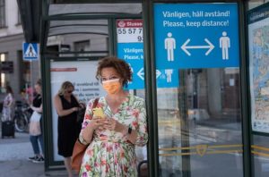 Sem máscaras nem confinamento, Suécia regista uma das médias mais baixas de infecções na Europa