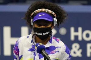 US Open: Osaka usa máscaras com nomes de vítimas de racismo