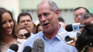 Por decisão judicial, Ciro Gomes tem imóvel penhorado em processo com Collor; Isto É