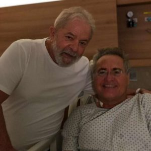 Sem máscara, Lula visita Renan Calheiros em hospital