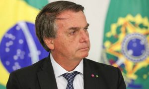 Bolsonaro veta perdão a dívidas de igrejas, mas sugere que Congresso derrube sua própria decisão; O Globo