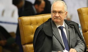 Sistema criminal é injusto e desigual para pobres e leniente com poderosos, diz Fachin a Fux; O Globo