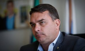 Ex-assessor de Flávio Bolsonaro, coronel do Exército fez 16 saques que somam R$ 260 mil em dinheiro vivo; O Globo