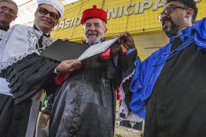 Justiça anula título de doutor honoris causa de Lula em universidade de Alagoas; Folha de São Paulo