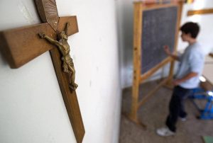 Com aval do governo, Congresso articula uso do Fundeb para escolas ligadas a igrejas; O Estado de São Paulo