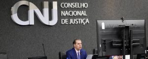 Fora da reforma administrativa, juízes têm 36% da remuneração em extras salariais; Folha de São Paulo