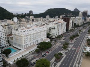 Pedestre morre atingido por botijão de gás lançado pela janela em Copacabana; O Estado de São Paulo